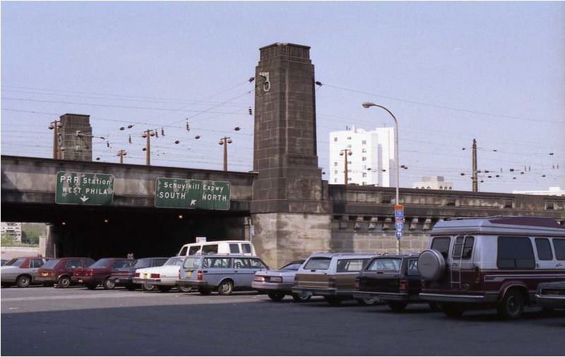 Viaduct carrying SEPTA Regional Rail trackage from 30th Street Station across the Schuylkill River to Suburban Station.