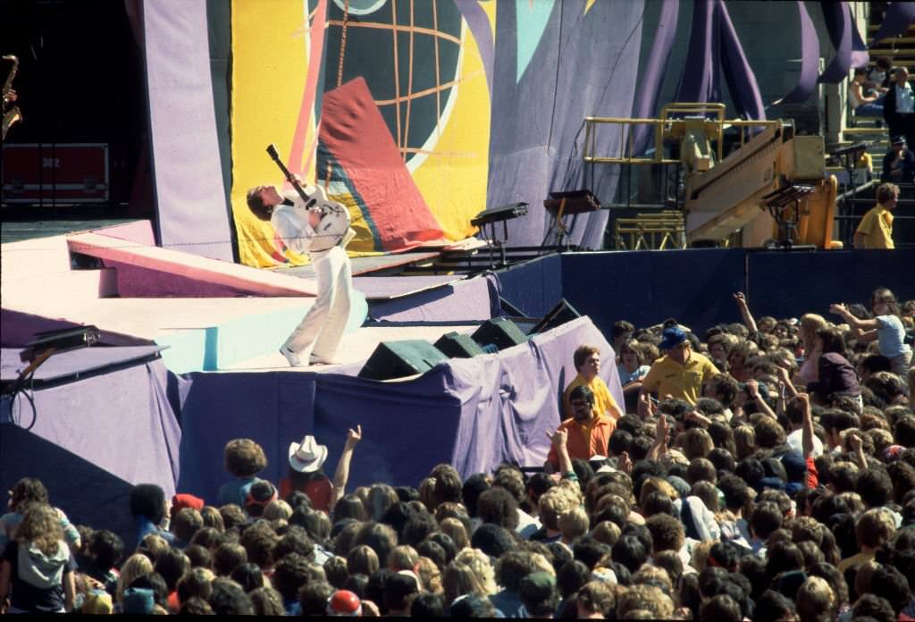 George Thorogood Performs At Veteran's Stadium, 1981