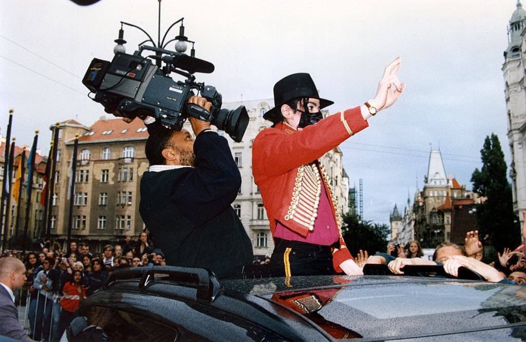 Michael Jackson arrives in Prague days before the first concert of his European 'Kingdom' tour, September 4, 1996, in Prague.