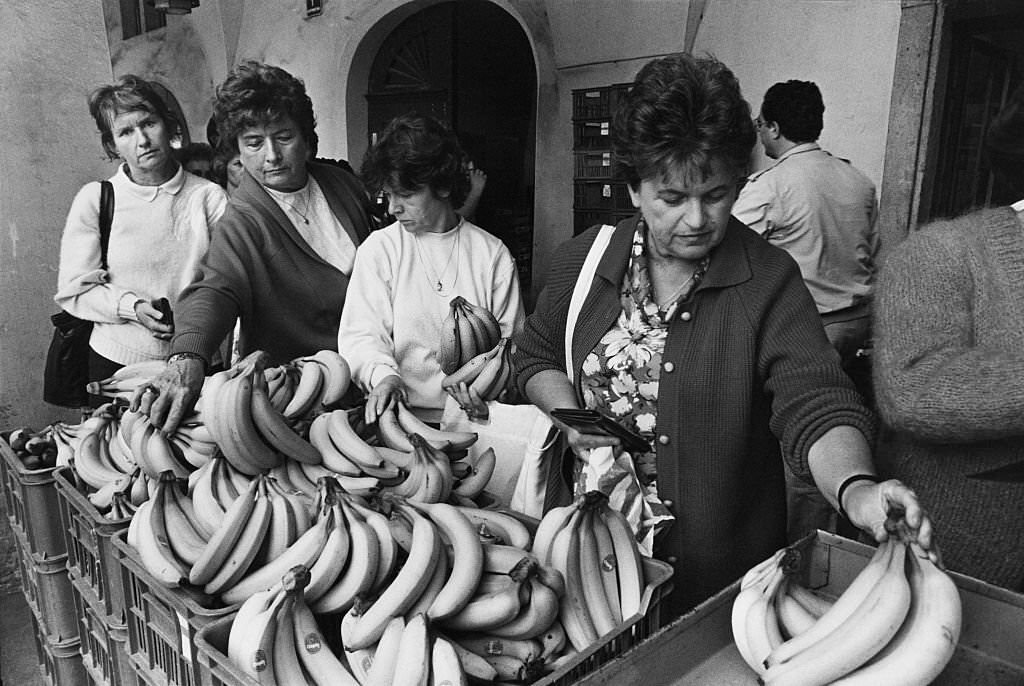 People queuing for bananas in Prague, 7th June 1990.