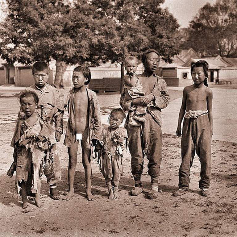 Beggars, Beihai Park, 1919