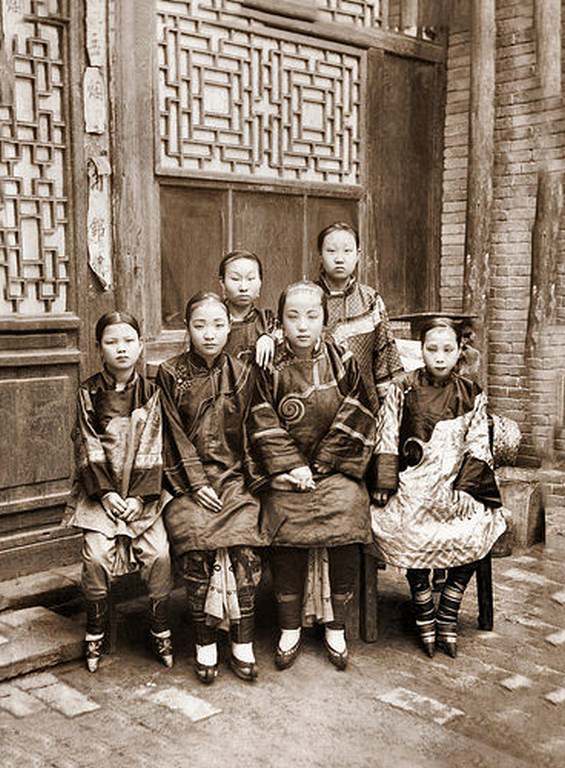 Jeunes Filles Chinoises, 1901