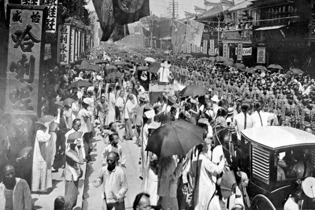 Shanghai’s business street, 1906