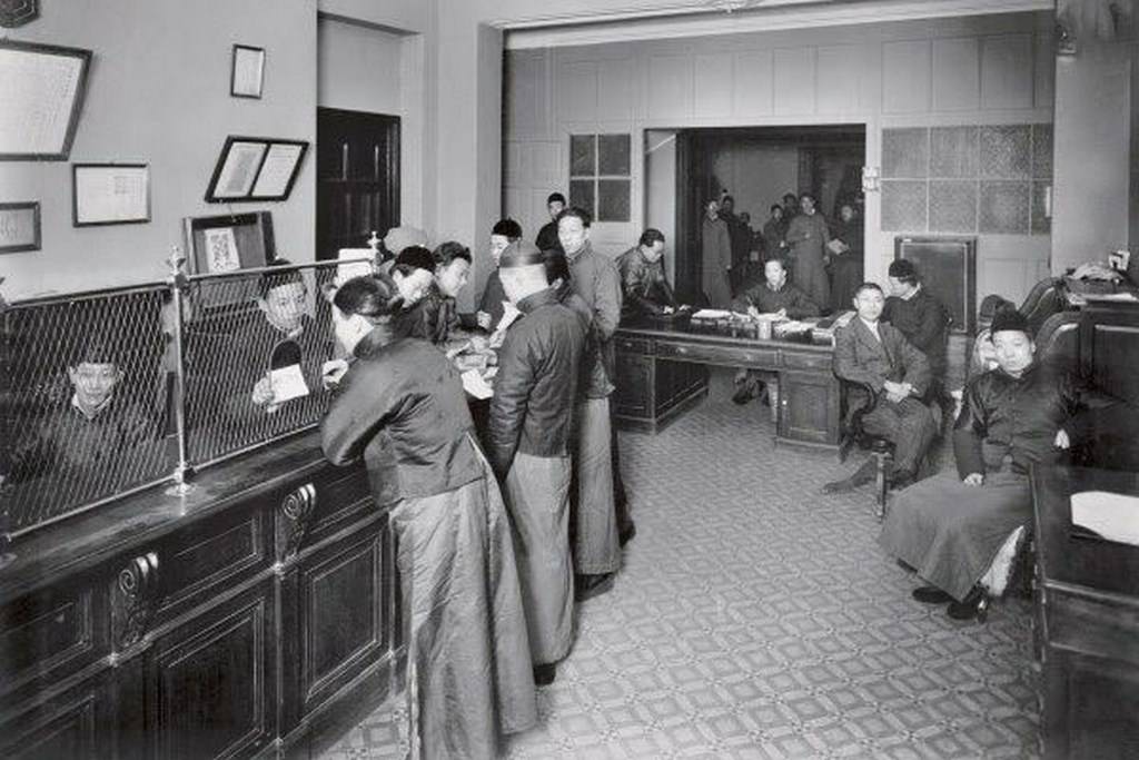 Inside the International Savings Society on Shanghai’s Avenue Edward (today’s Yan’an East Road), 1913