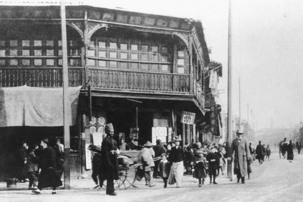 the Hongkou market, where everyday were many local fishermen, peasant farmers.