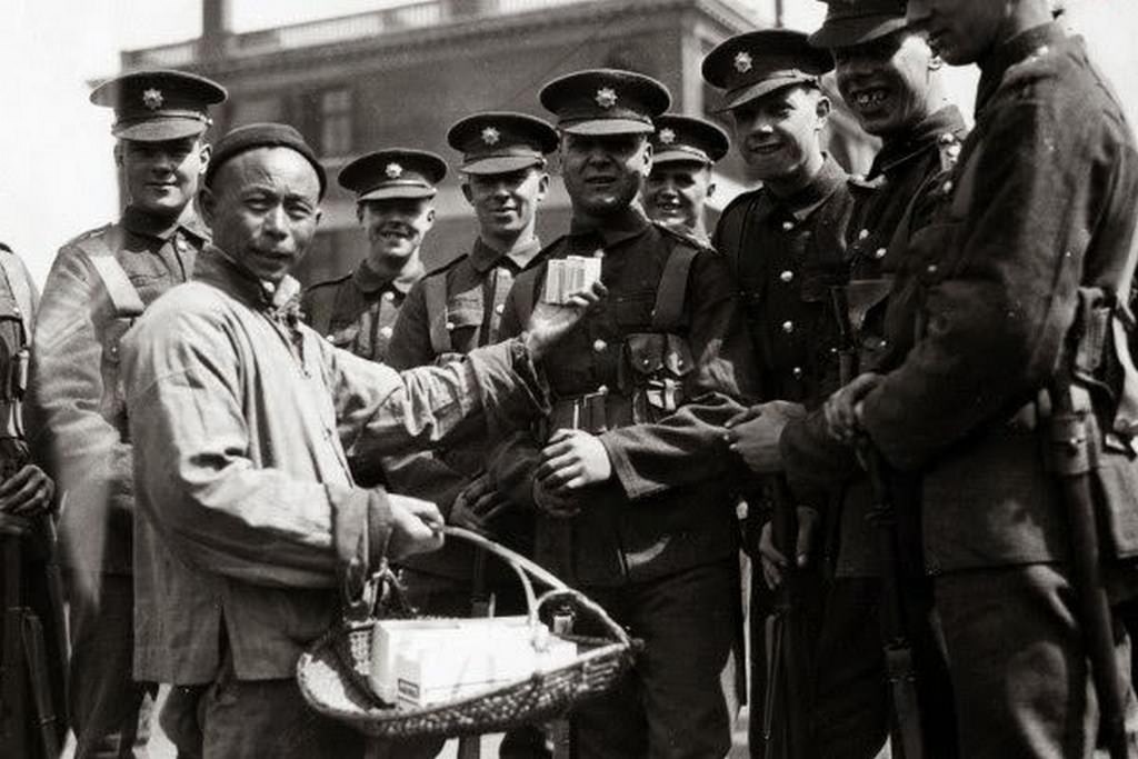 A peddler selling cigarettes to foreign soldiers, 1927