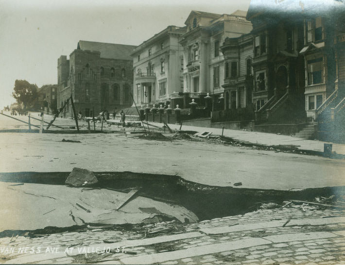 an Ness Ave at Vallejo Street.