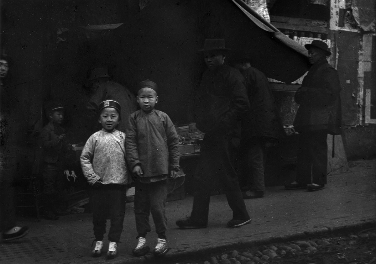 Life in San Francisco's Chinatown at the Turn of the 20th Century by Arnold Genthe