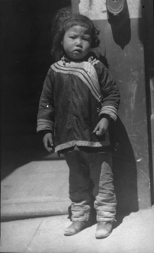 Life in San Francisco's Chinatown at the Turn of the 20th Century by Arnold Genthe