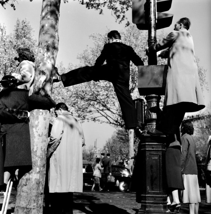 The Street Life of Paris Through the Spectacular Photography of Robert Doisneau, 1930s-1950s