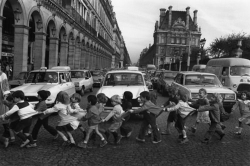 The Street Life of Paris Through the Spectacular Photography of Robert Doisneau, 1930s-1950s