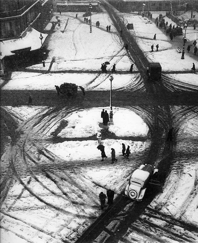 The Street Life of Paris Through the Spectacular Photography of Robert Doisneau, 1930s-1950s