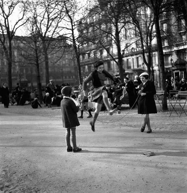 The Street Life of Paris Through the Spectacular Photography of Robert Doisneau, 1930s-1950s