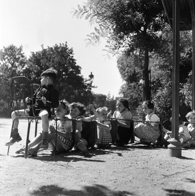 The Street Life of Paris Through the Spectacular Photography of Robert Doisneau, 1930s-1950s