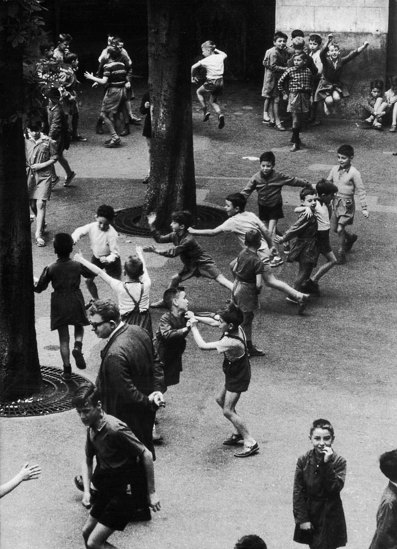 The Street Life of Paris Through the Spectacular Photography of Robert Doisneau, 1930s-1950s