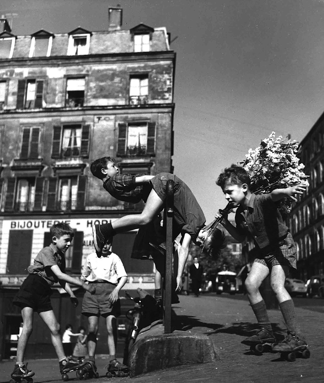 The Street Life of Paris Through the Spectacular Photography of Robert Doisneau, 1930s-1950s