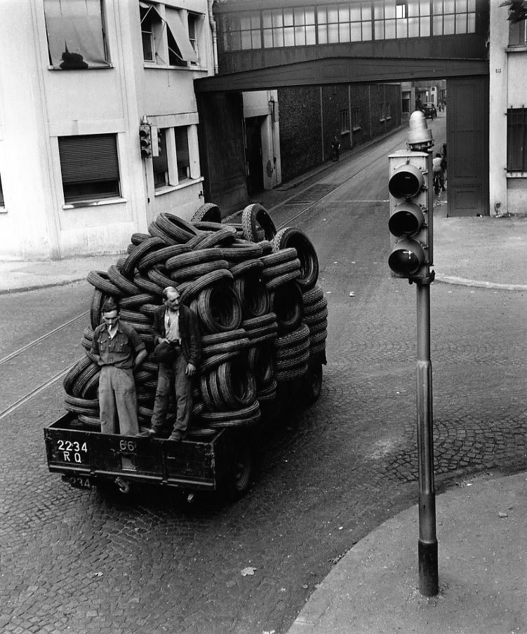 The Street Life of Paris Through the Spectacular Photography of Robert Doisneau, 1930s-1950s