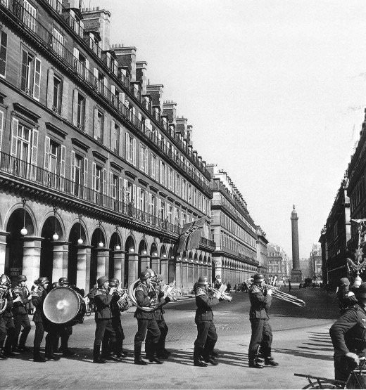 The Street Life of Paris Through the Spectacular Photography of Robert Doisneau, 1930s-1950s