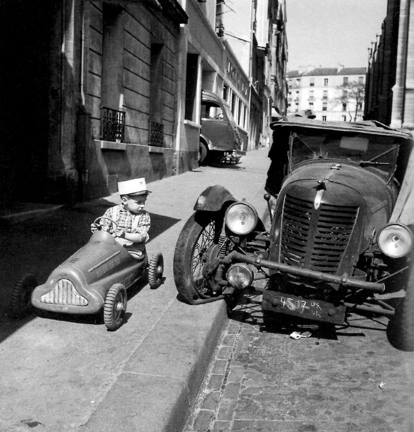 The Street Life of Paris Through the Spectacular Photography of Robert Doisneau, 1930s-1950s