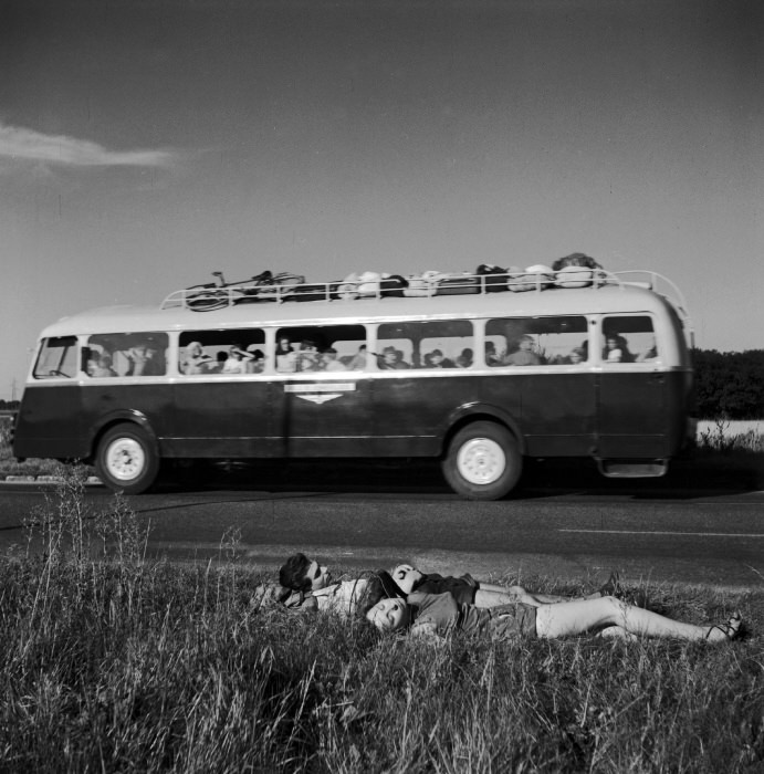 The Street Life of Paris Through the Spectacular Photography of Robert Doisneau, 1930s-1950s