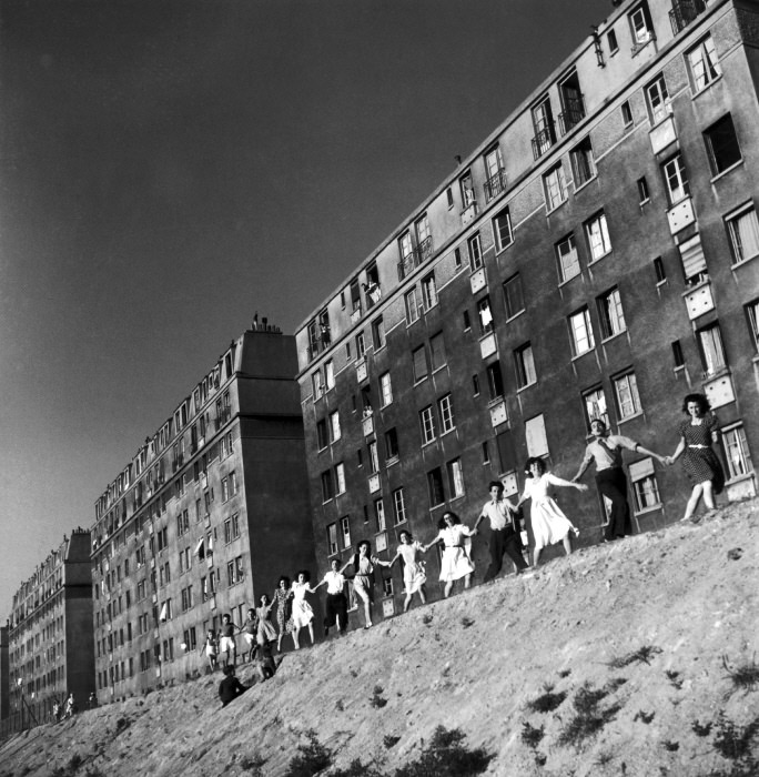 The Street Life of Paris Through the Spectacular Photography of Robert Doisneau, 1930s-1950s