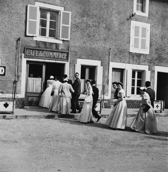 The Street Life of Paris Through the Spectacular Photography of Robert Doisneau, 1930s-1950s