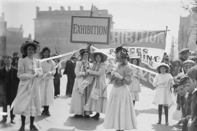 Young suffragettes advertising the Women’s Exhibition, May 1909
