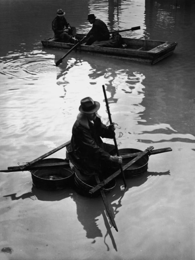 This man built a makeshift boat made from four metal washtubs and some wooden slats.