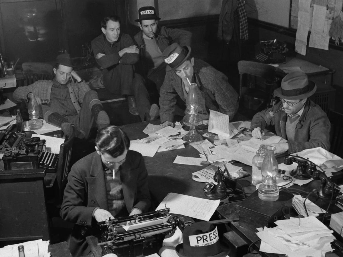 The staffs of the Louisville Courier-Journal and Times get out a joint edition by lamplight.