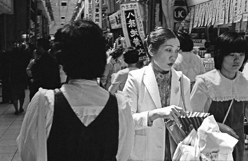 The Street Life of Tokyo in the Early 1980s Through the Lens of Lawrence Impey