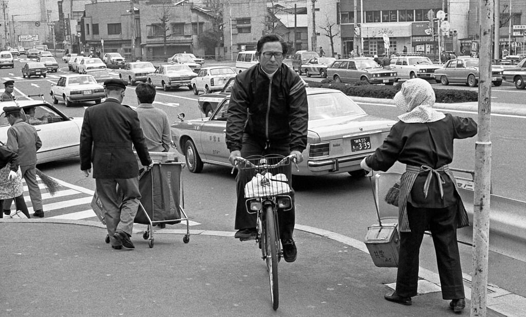 The Street Life of Tokyo in the Early 1980s Through the Lens of Lawrence Impey