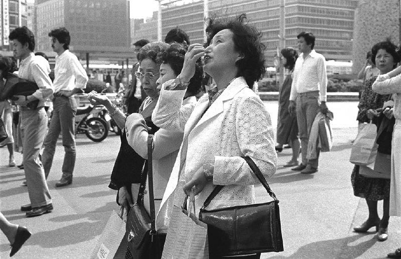 The Street Life of Tokyo in the Early 1980s Through the Lens of Lawrence Impey