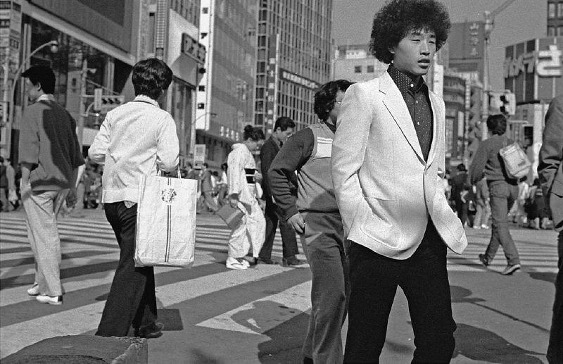 The Street Life of Tokyo in the Early 1980s Through the Lens of Lawrence Impey