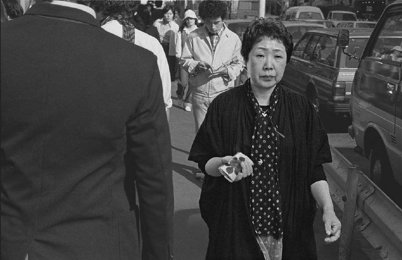 The Street Life of Tokyo in the Early 1980s Through the Lens of Lawrence Impey