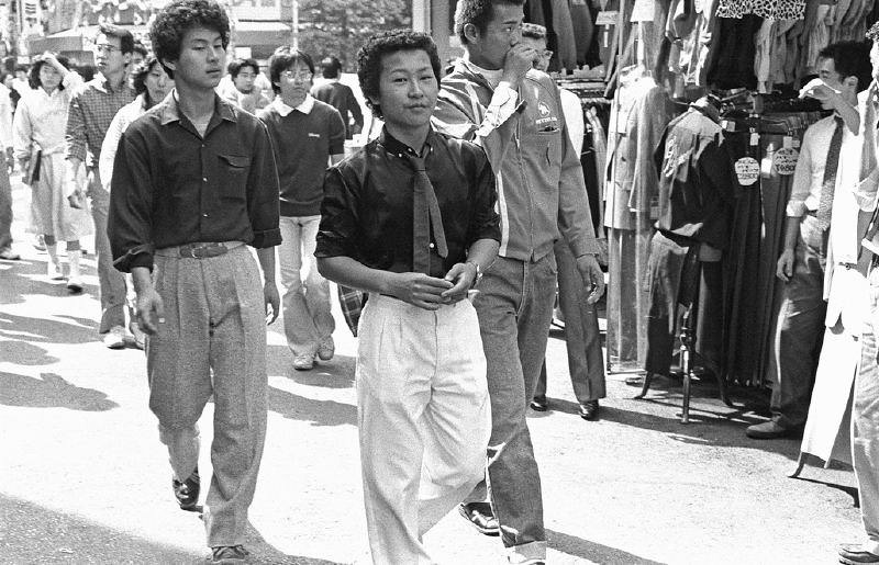 The Street Life of Tokyo in the Early 1980s Through the Lens of Lawrence Impey