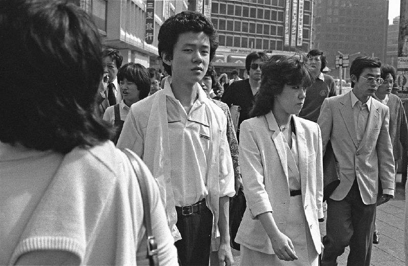 The Street Life of Tokyo in the Early 1980s Through the Lens of Lawrence Impey