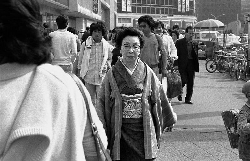 The Street Life of Tokyo in the Early 1980s Through the Lens of Lawrence Impey