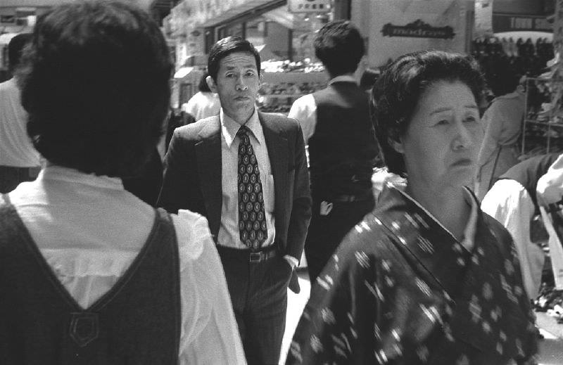 The Street Life of Tokyo in the Early 1980s Through the Lens of Lawrence Impey