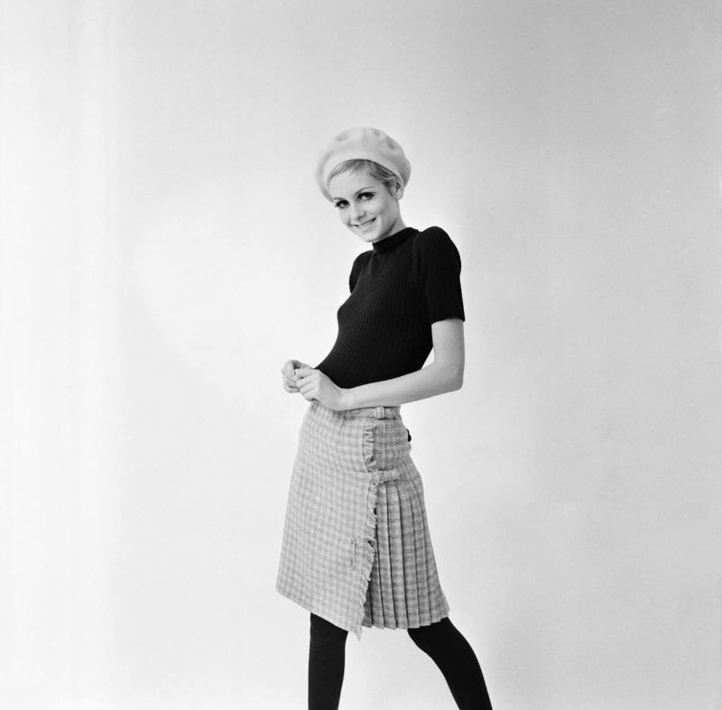 Fabulous Photos of Twiggy by Ron Burton for the Mirror and Herald in 1966