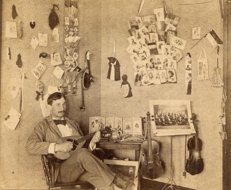 Man playing a mandolin