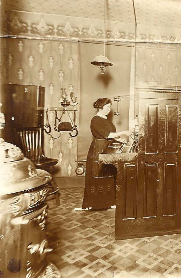 During the Victorian and Edwardian eras, Wallpaper was an essential Decoration of House Interior