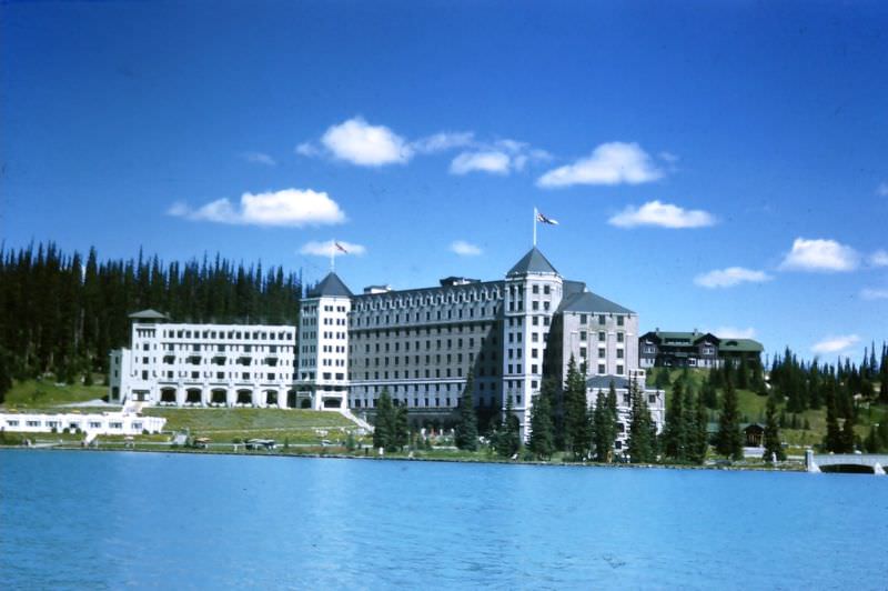 Lake Louise. Chateau Lake Louise, 1947