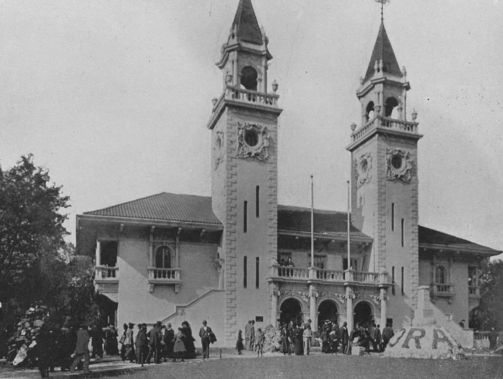 The Colorado State Building at the World's Columbian Exposition in Chicago, Illinois, 1893.