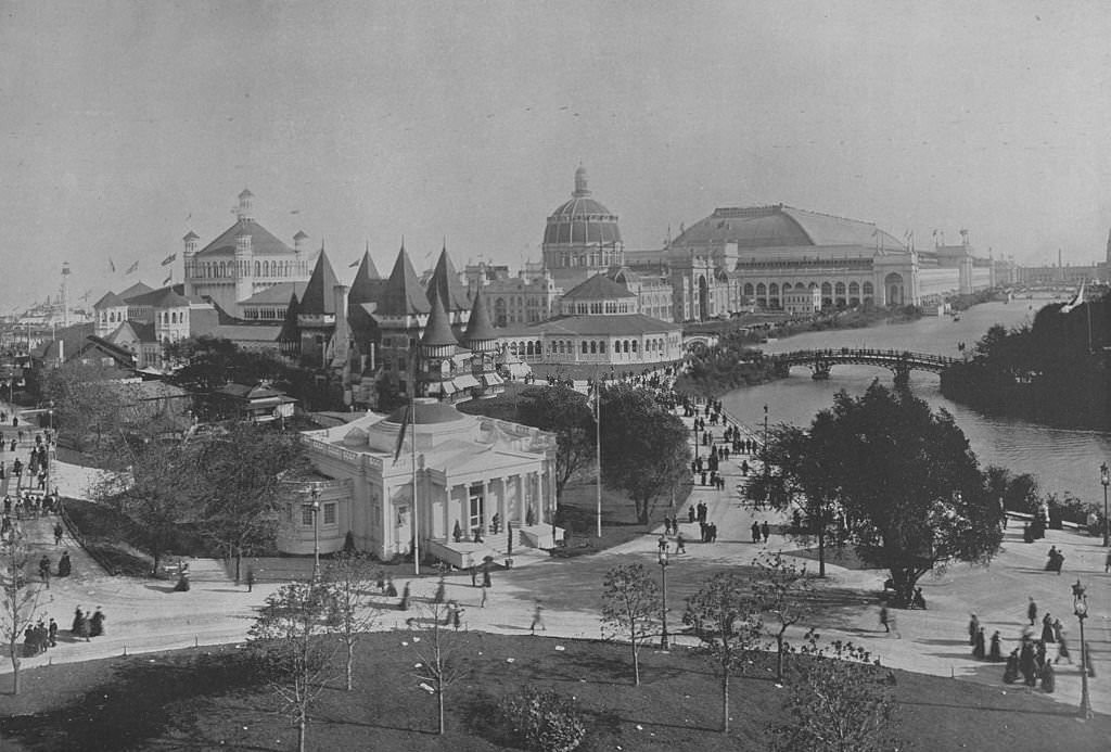The Lagoon, Merchant Tailors, US Government, Fisheries And Manufactures Buildings at the World's Columbian Exposition in Chicago, 1893.