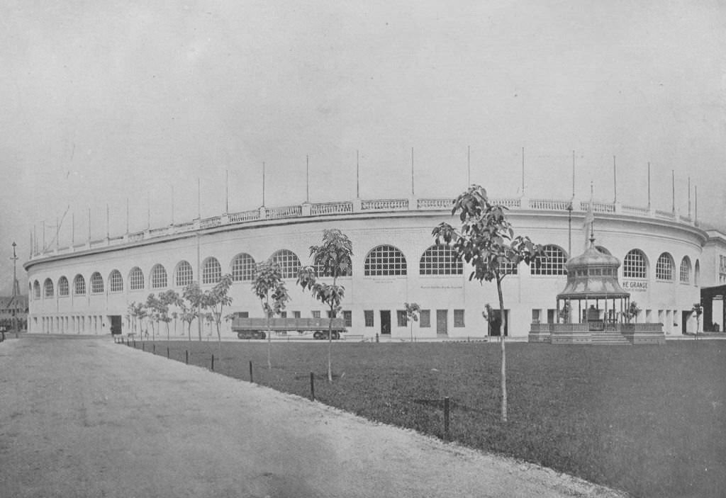 Live Stock Pavilion, the Arena used for exhibiting prize stock at the World's Columbian Exposition in Chicago, 1893.