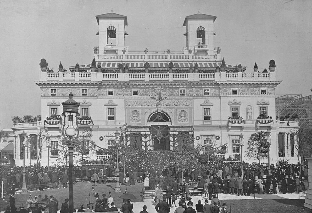 The New York State Building as it appeared during the exercises on Manhattan Day at the World's Columbian Exposition in Chicago, 1893.
