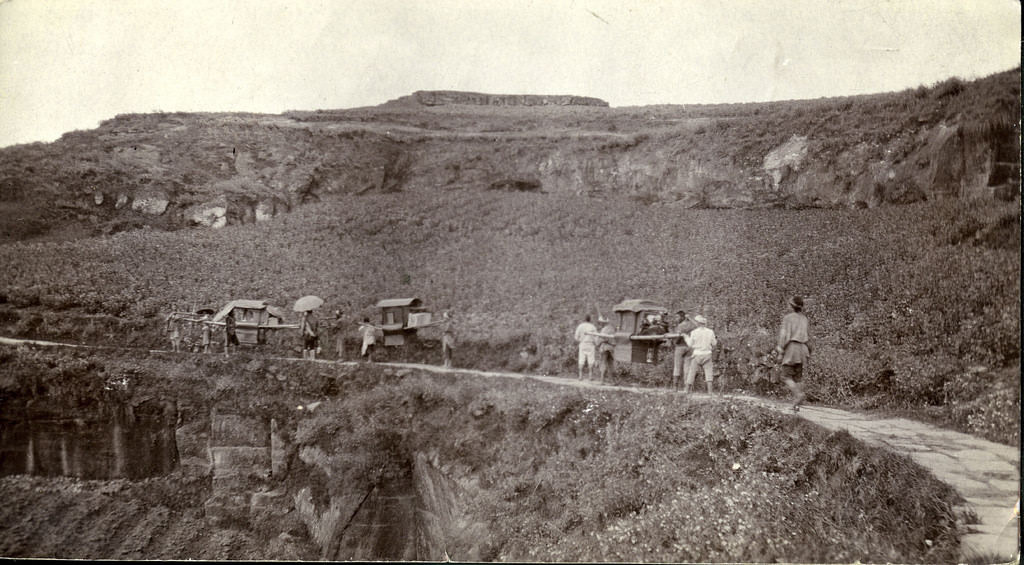 Rare Historical Photos Show Life around the Yangtze River, China, in the 1910s