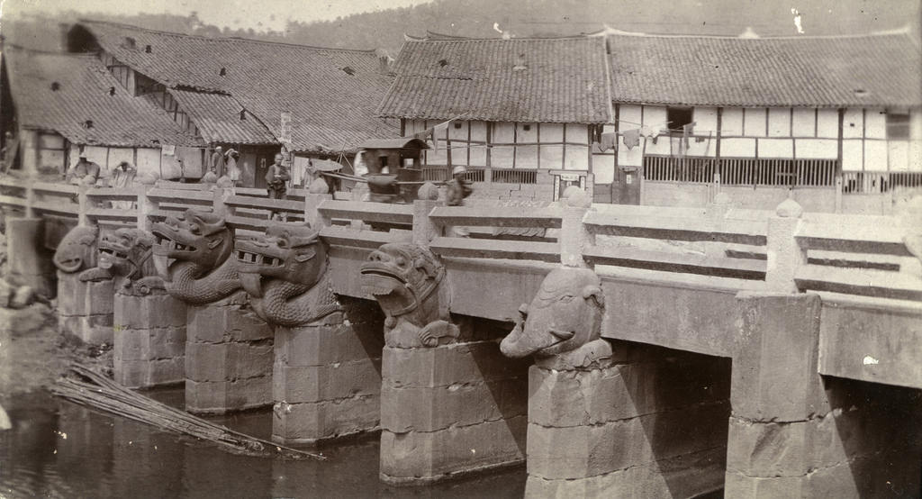 Rare Historical Photos Show Life around the Yangtze River, China, in the 1910s