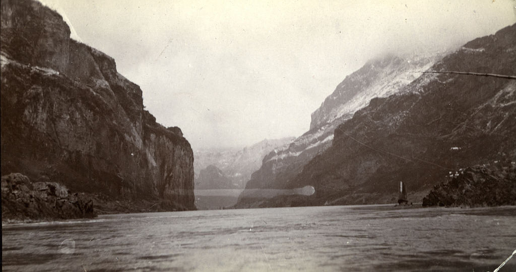 Rare Historical Photos Show Life around the Yangtze River, China, in the 1910s