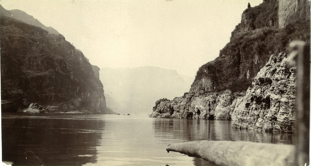 Rare Historical Photos Show Life around the Yangtze River, China, in the 1910s